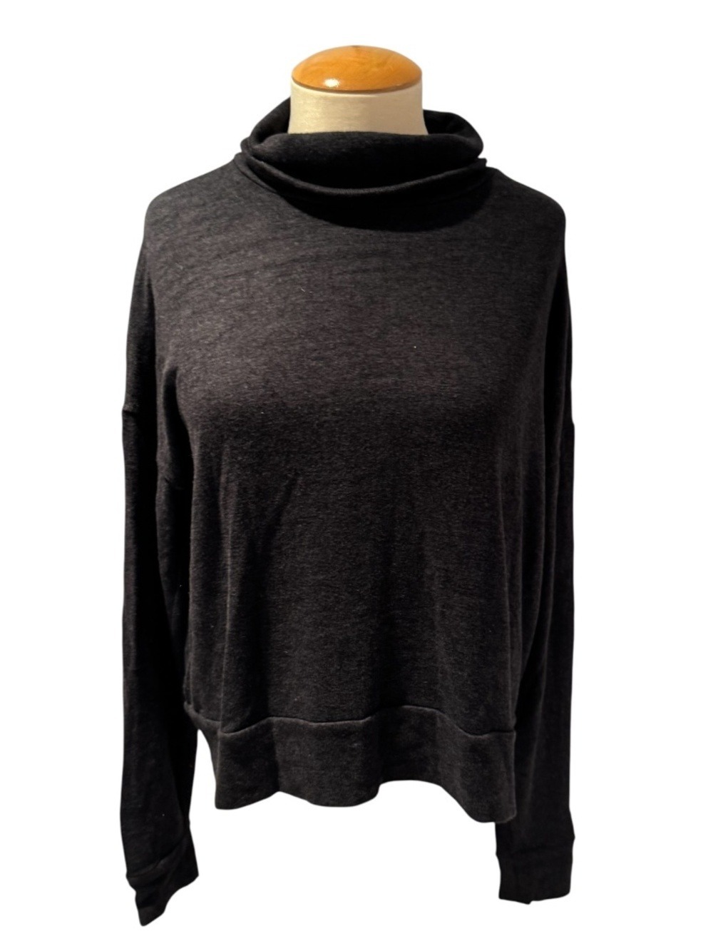COMMUNITY (ARITZIA) black soft & oversized turtleneck sweater - size small